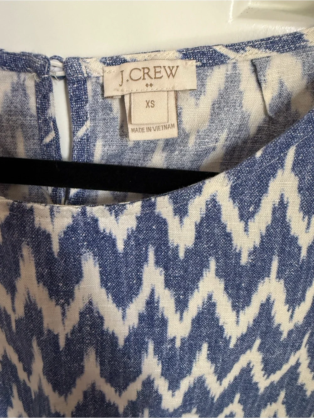 J. Crew Blue & White Ikat Short Sleeve Top size XS fits like a S. EUC.